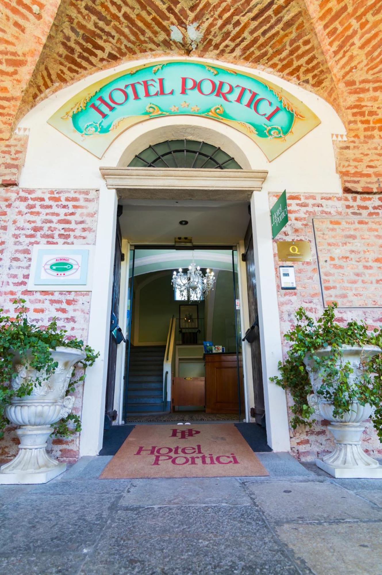 Hotel Portici Vicoforte Buitenkant foto