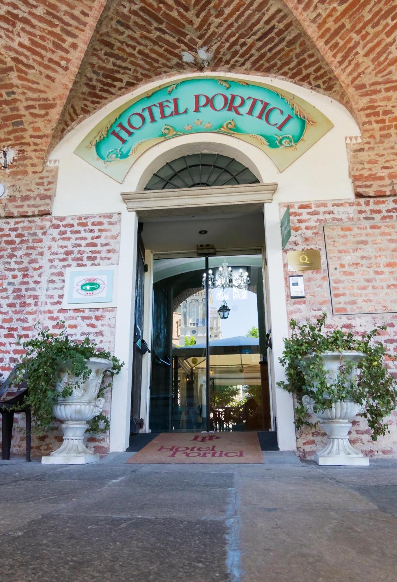Hotel Portici Vicoforte Buitenkant foto