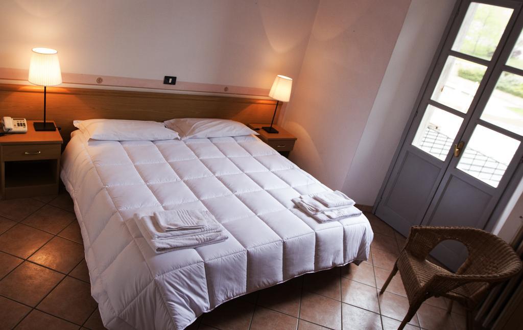 Hotel Portici Vicoforte Buitenkant foto