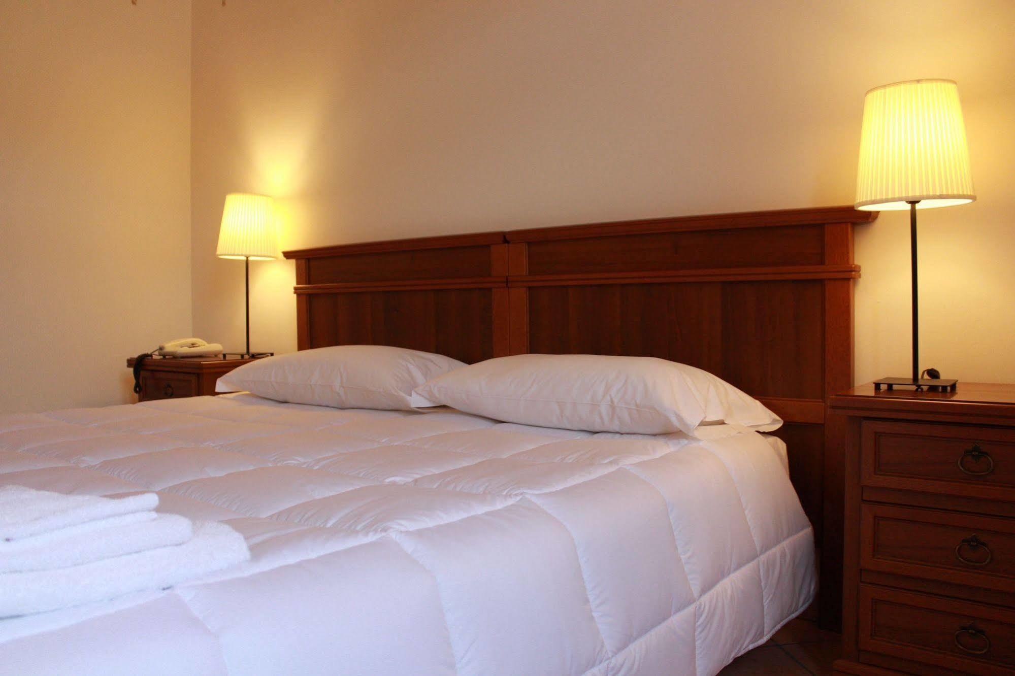 Hotel Portici Vicoforte Buitenkant foto