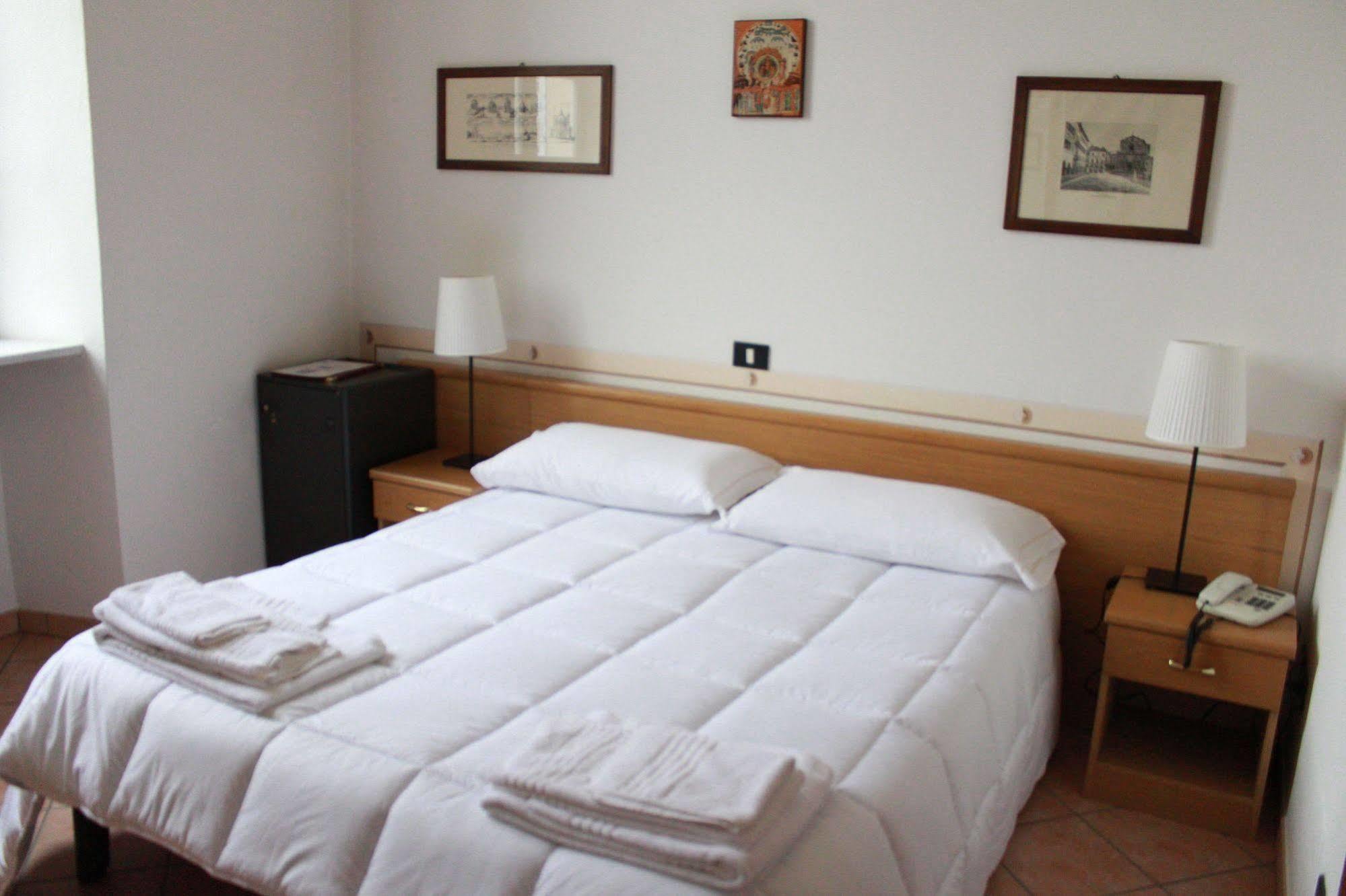 Hotel Portici Vicoforte Buitenkant foto