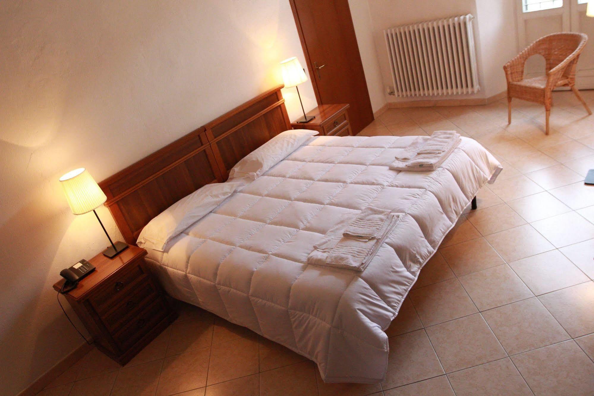 Hotel Portici Vicoforte Buitenkant foto