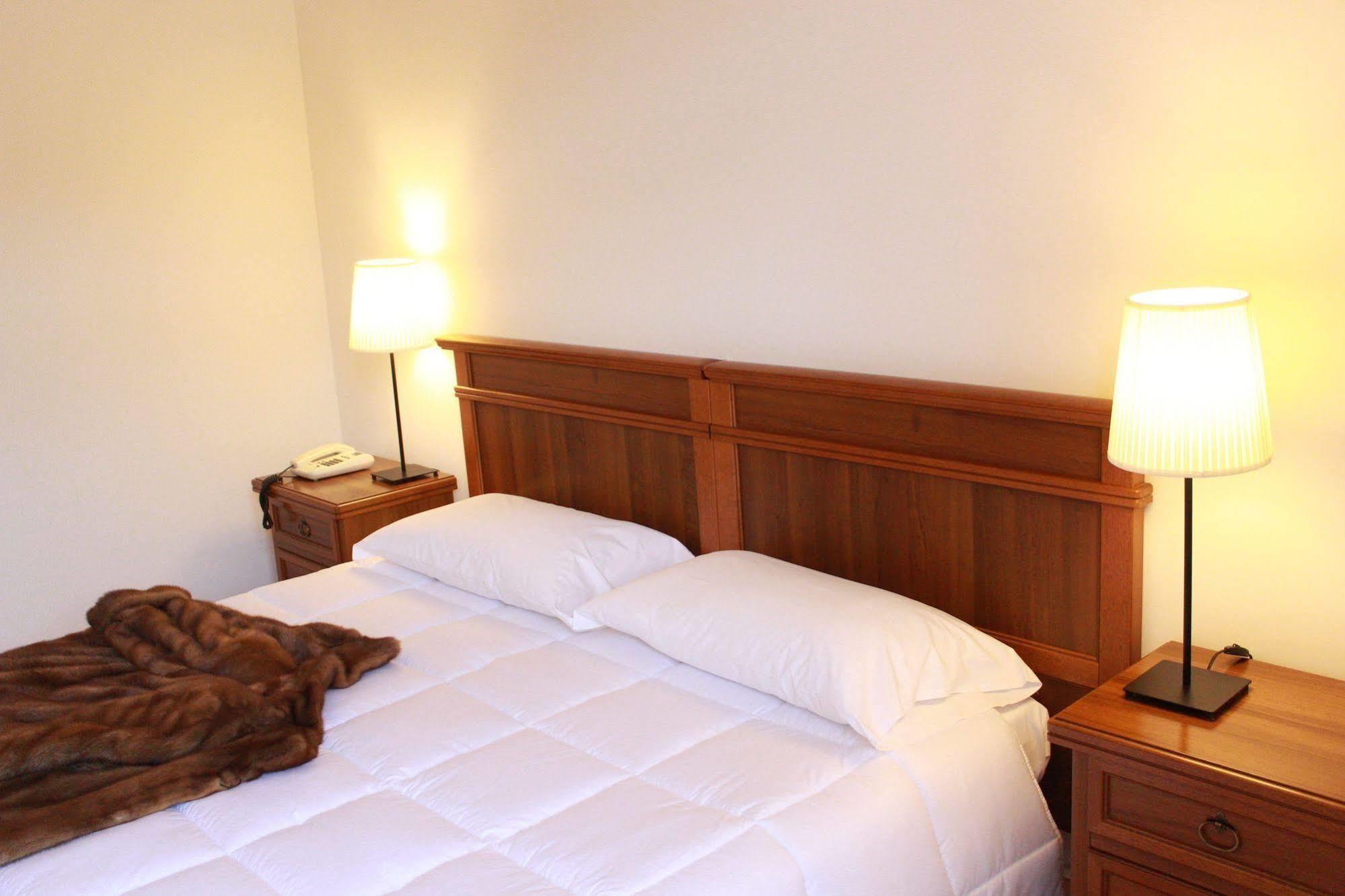 Hotel Portici Vicoforte Buitenkant foto
