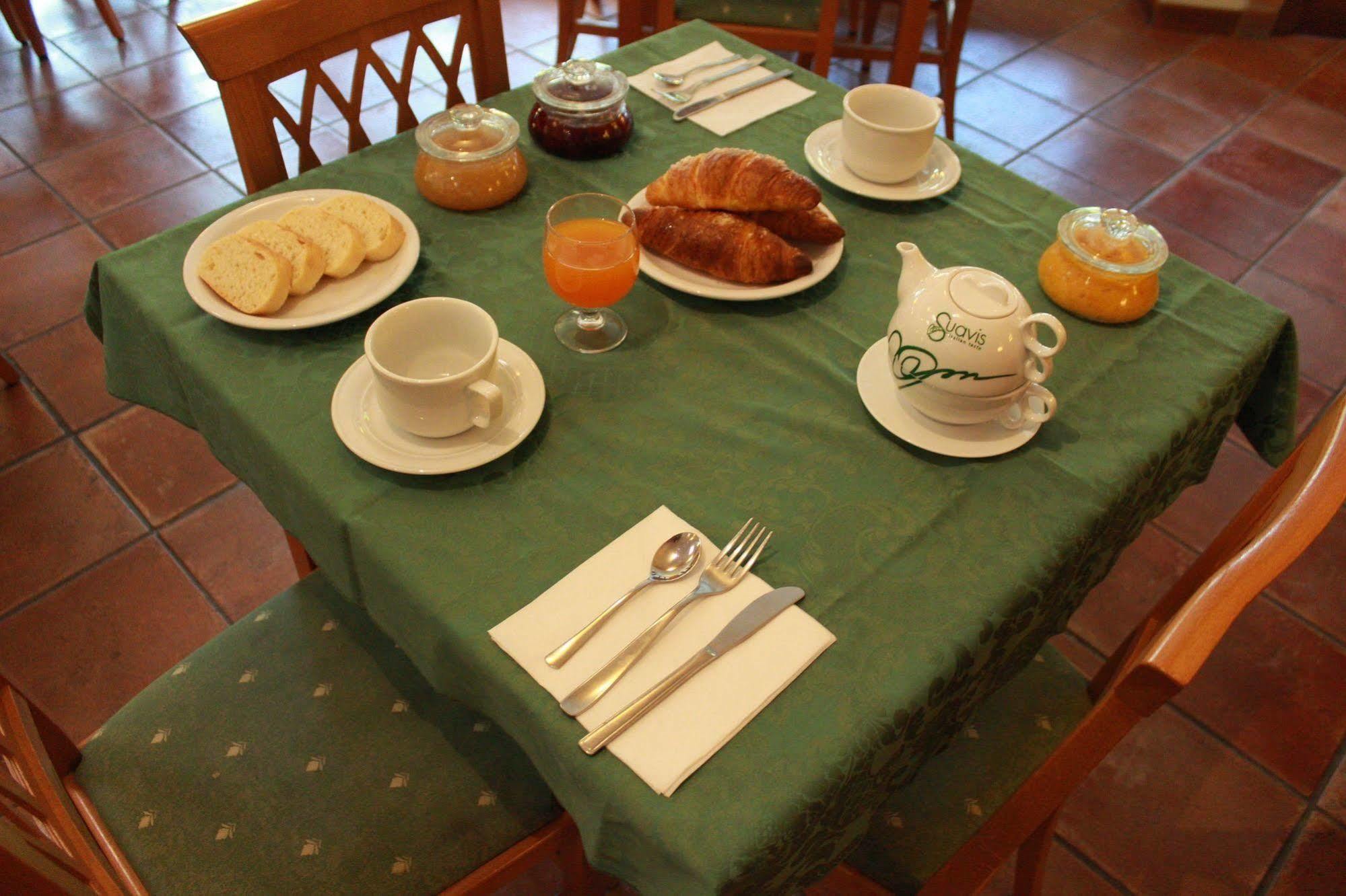 Hotel Portici Vicoforte Buitenkant foto
