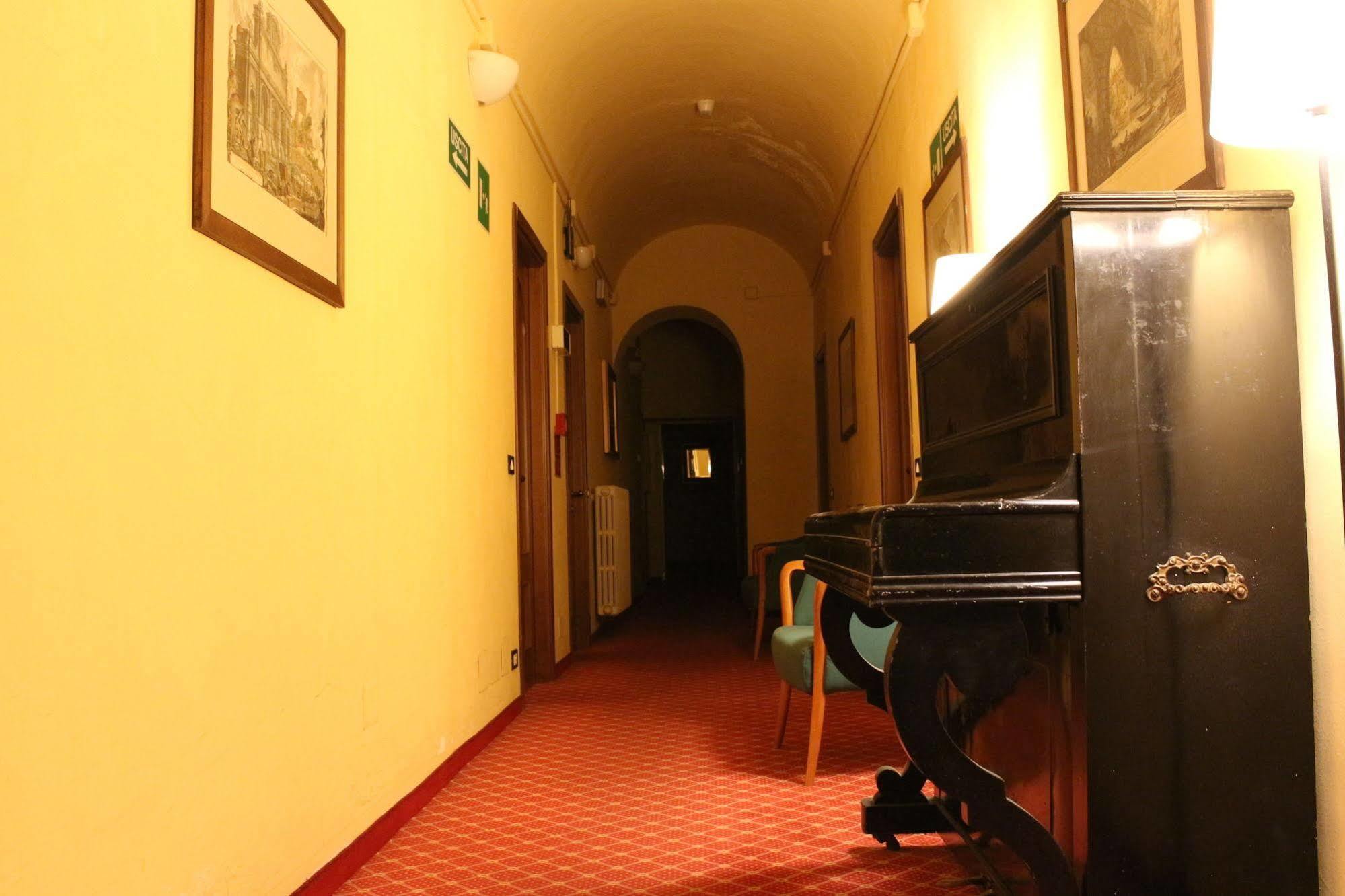 Hotel Portici Vicoforte Buitenkant foto